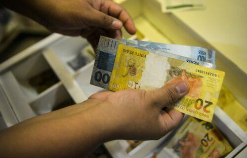 Municípios fazem cortes para conseguir pagar 13º salário de servidores