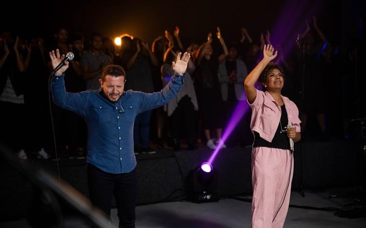 Nathanael Brito se une a Nívea Soares em nova versão do single 