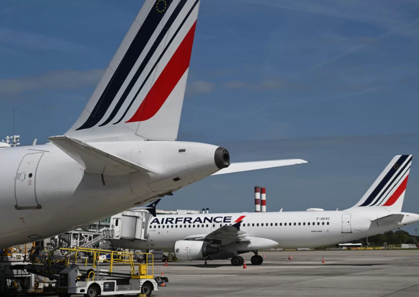 Oito aeroportos na França são evacuados após ameaças de bomba