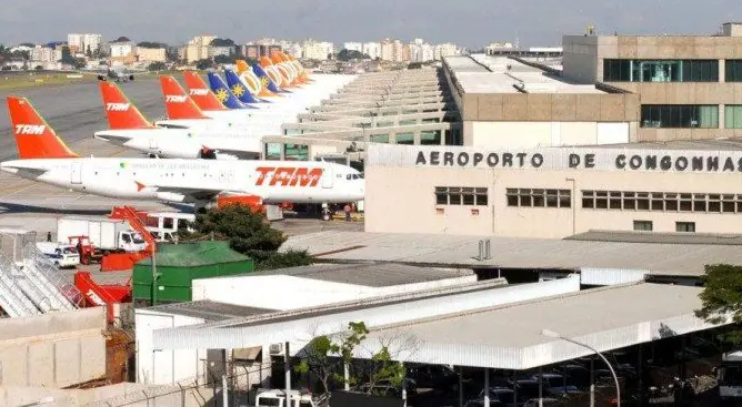 Passagens aéreas subiram mais de 23% em outubro e puxaram mais uma alta na inflação