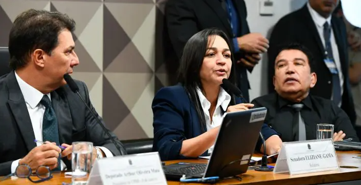 Relatório governista da CPMI sugere indiciamento de Bolsonaro e aliados