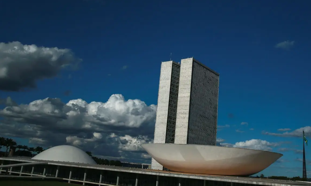 Senado vai discutir fim da reeleição no Brasil