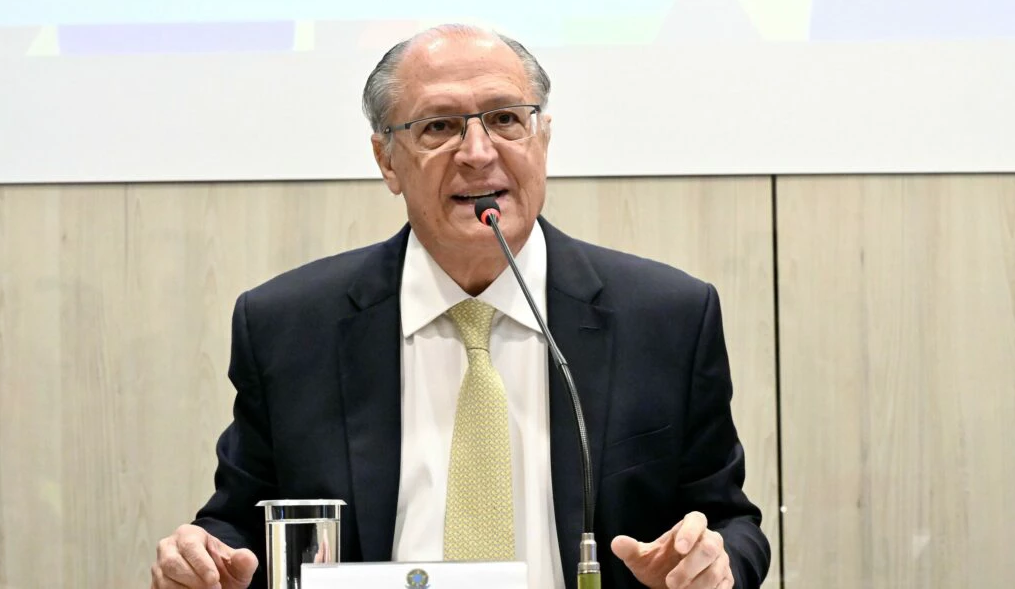 Alckmin defende taxar compras internacionais de até 50 dólares