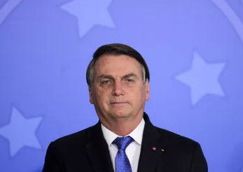 Bolsonaro sobe o tom contra senadores: Se elegem de verde e amarelo, mas votam com o PT