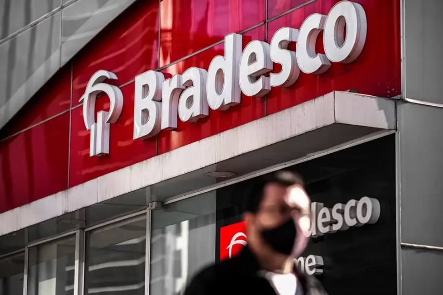 Bradesco se pronuncia após clientes relatarem “sumiço” de dinheiro no app do banco