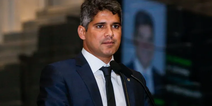 Deputado Renato Antunes propõe projeto que retira financiamento da UNE