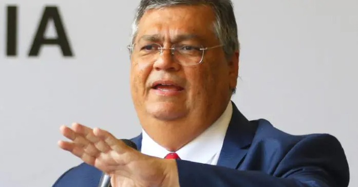 Dino e outros 7 ministros devem prestar esclarecimentos à Câmara
