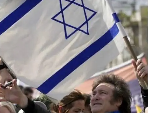 Eleições na Argentina: Milei exibe bandeira de Israel no fim da campanha