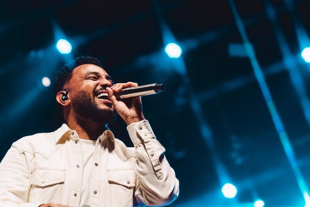 Eli Soares conquista o Latin Grammy® em Sevilha