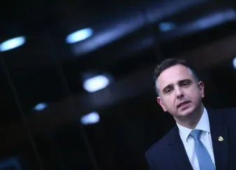 Em atrito com o STF, Pacheco vai acelerar PEC que criminaliza qualquer tipo de droga no Brasil