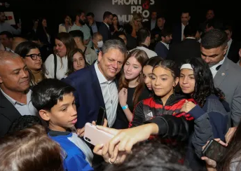 Governo de SP reduz Artes e Filosofia, e aumenta disciplinas de Português e Matemática