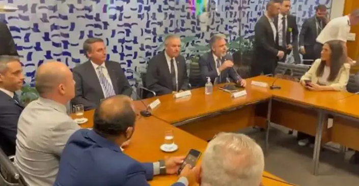 Hashtag #BolsonaroNobelDaPaz movimenta o Twitter