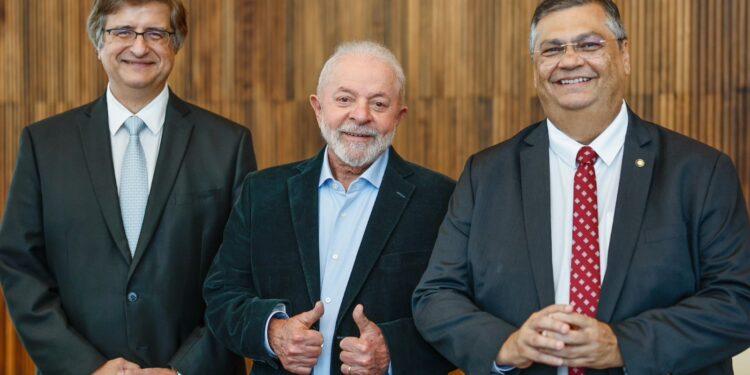 Lula indica Flávio Dino para o cargo de ministro do STF
