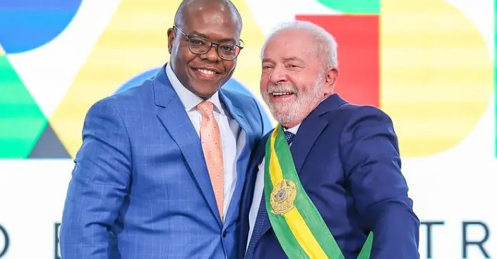 Mais de 40 deputados pedem impeachment de Silvio Almeida