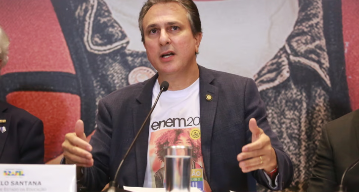 Ministro toma decisão sobre cancelamento do Enem após vazamento de imagens da prova