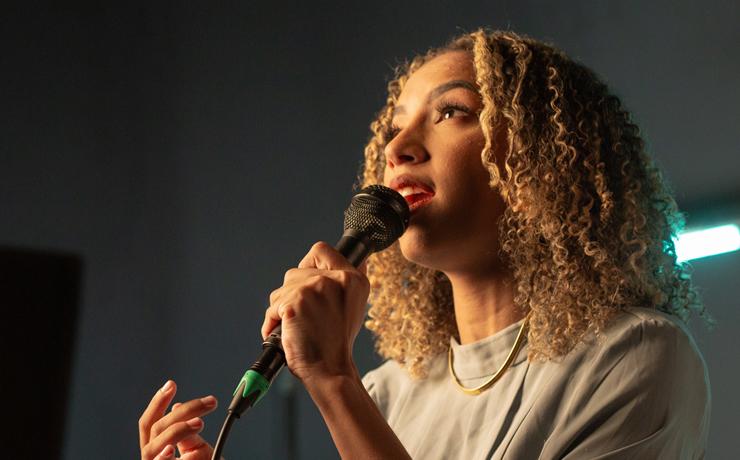 Nathálya Peçanha proclama uma vida com fé e perseverança na canção “Só Parece”