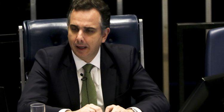 Pacheco anuncia que vai pautar PEC do mandato fixo para ministros do STF no 1º semestre de 2024