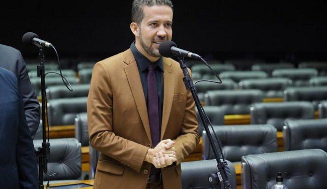 PF, PGR e Abin investigam Janones por “rachadinha” e propina