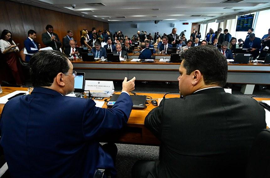 Reforma Tributária é aprovada na CCJ e segue para o Plenário do Senado