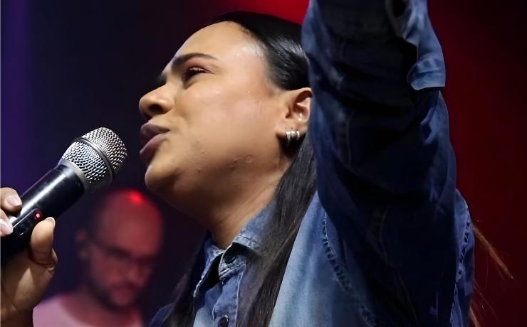 “Santo Deus”, uma canção de Kelly S. Rodrigues sobre a verdadeira identidade de Jesus