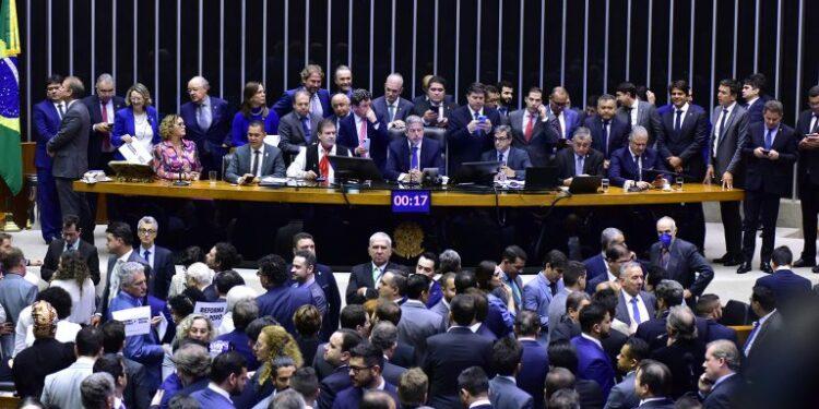 Câmara gastará R$ 100 milhões do dinheiro público para reformar apartamentos funcionais de parlamentares