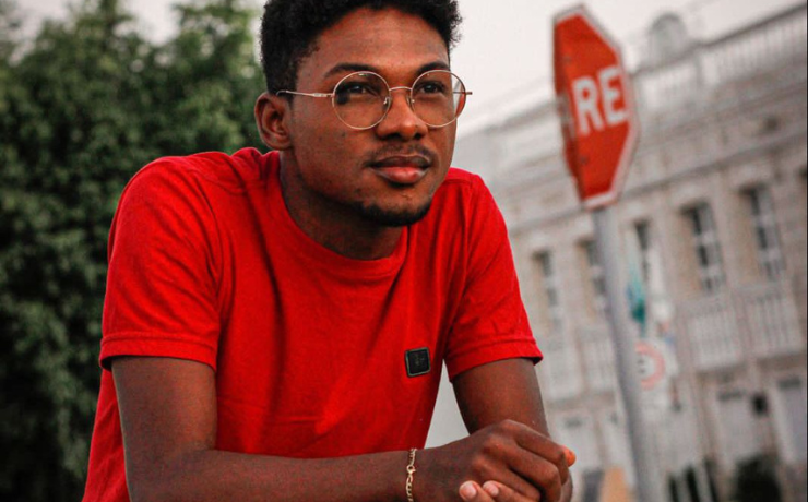 Cantor e compositor Alysonn Oliveira lança EP com seis canções autorais