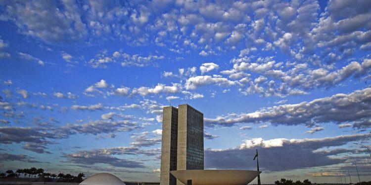Congresso aprova Orçamento de 2024 com R$ 5 bi para fundão eleitoral e recorde de emendas parlamentares