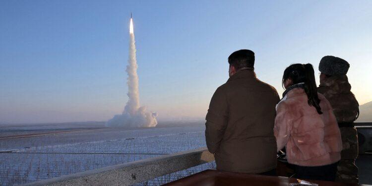 Conheça o míssil mais poderoso do ditador Kim Jong-un, capaz de alcançar até os Estados Unidos