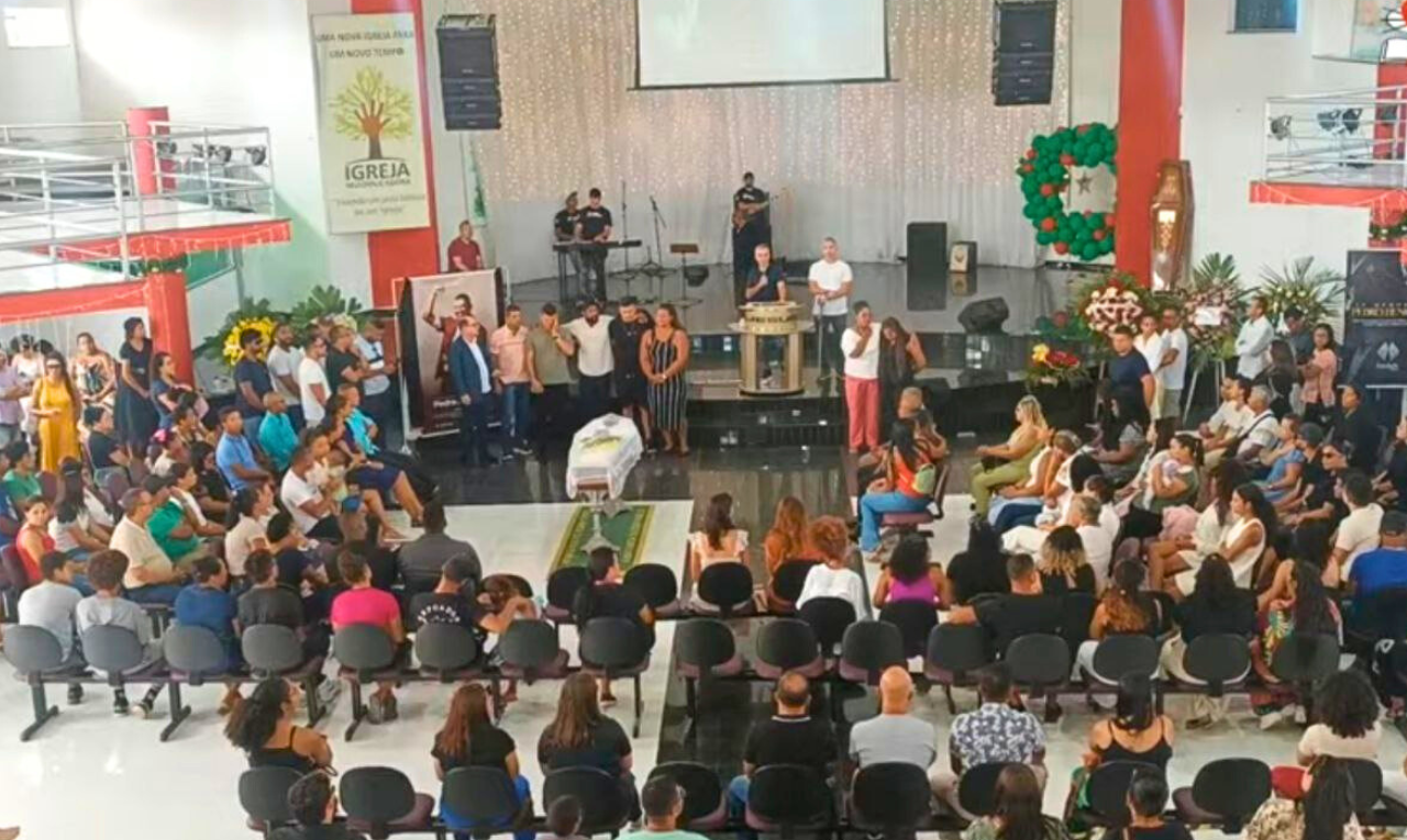 Emoção e conversões marcam culto fúnebre do cantor Pedro Henrique