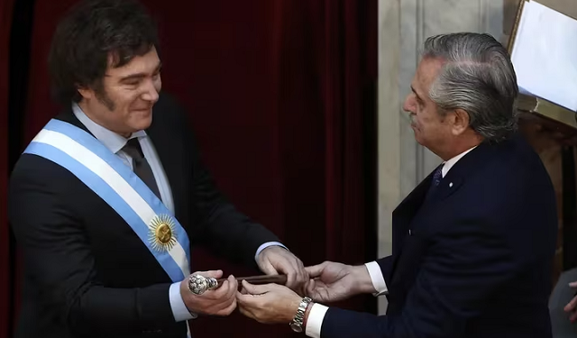 Javier Milei toma posse como presidente da Argentina: ‘Hoje começa uma nova era’