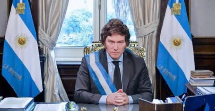 Milei corta ministérios pela metade em 1º decreto como presidente da Argentina