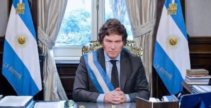 Milei suspende gastos com propaganda oficial e reduz cargos públicos no governo da Argentina