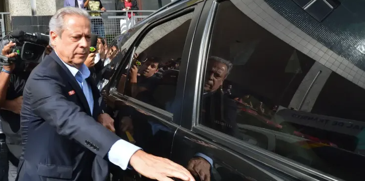 Novo juiz da Lava Jato absolve José Dirceu em ação por lavagem de dinheiro