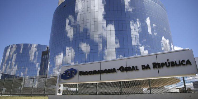 PF aponta servidor da PGR como elo financeiro do PCC e do CV