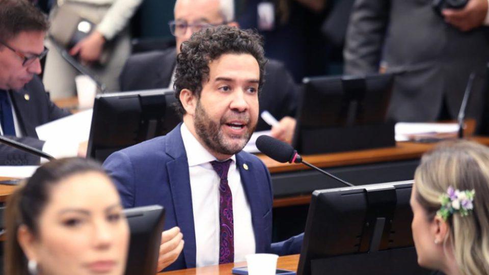 Rachadinha: Câmara avança com pedido de cassação de Janones