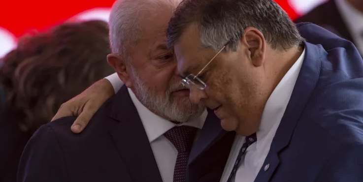 Sob pressão popular, aliados de Lula temem que indicação Dino ao STF seja rejeitada