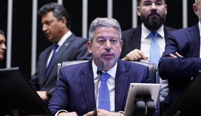 Arthur Lira adia reunião de líderes da Câmara para após o recesso