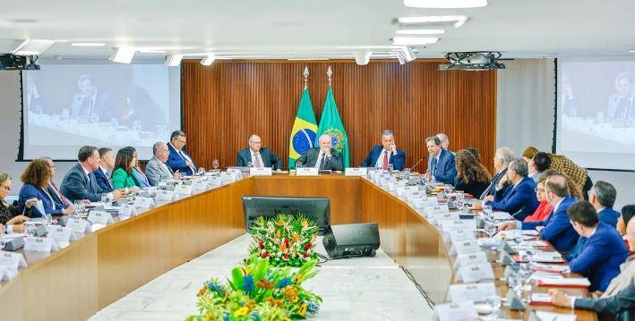 Lula aumenta em até 42% valores de diárias de ministros em viagens