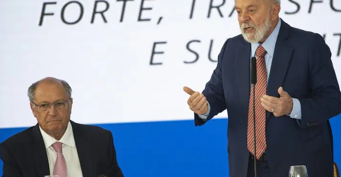 Lula critica programa do próprio governo para a indústria