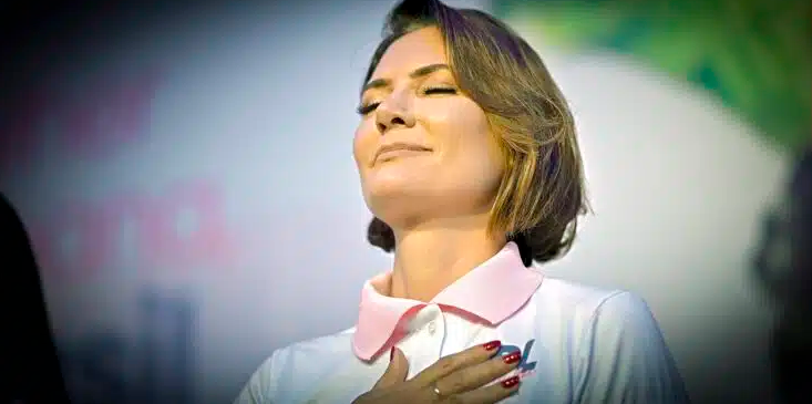 Michelle faz forte postagem após operação contra Carlos Bolsonaro