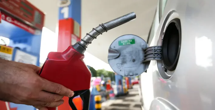Preço da gasolina volta a subir no Brasil