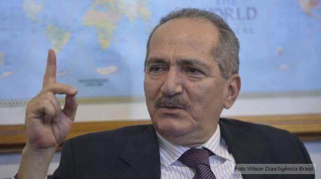 Tentativa de golpe do 8 de janeiro é 'fantasia', diz ex-ministro de Lula e Dilma