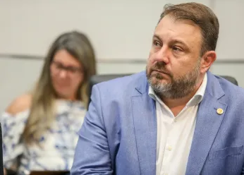 Bruno Zambelli, do PL, propõe projeto para proibir crianças em eventos eróticos