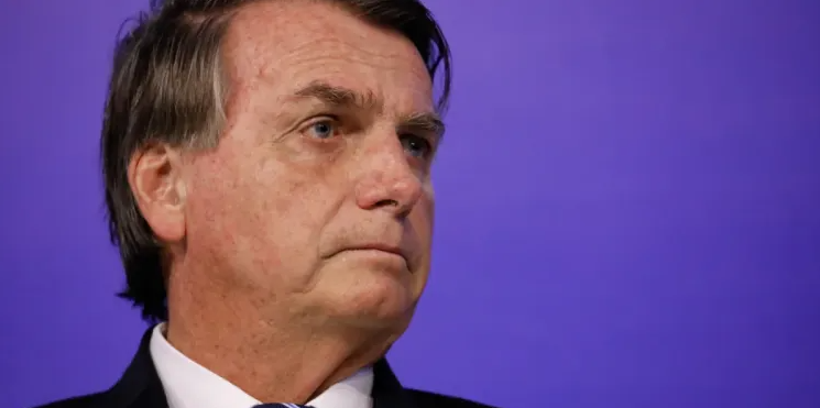 Em ano eleitoral, Bolsonaro fica impedido de se comunicar com presidente do PL