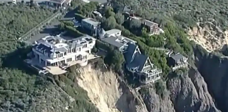 Deslizamento de terra faz mansões ficarem “à beira do penhasco” na Califórnia