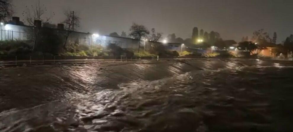 EUA: Tempestade provoca morte e deixa milhares sem energia na Califórnia