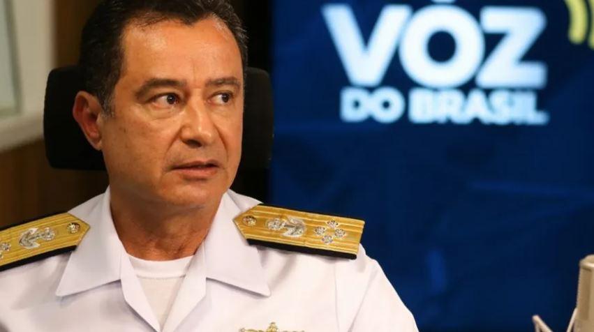 Ex-comandante da Marinha é um dos alvos de busca e apreensão em operação da PF