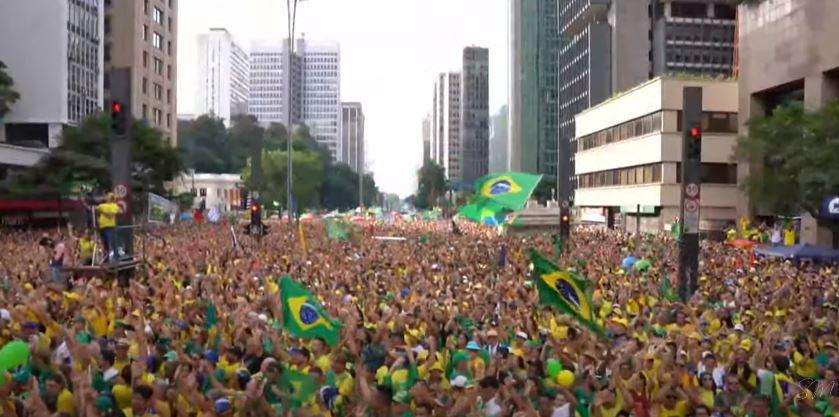 Manifestação movimenta a Avenida Paulista e as redes