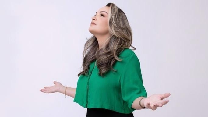 Marcelly Spitti emociona ao contar sua história e seu testemunho de vida e salvação