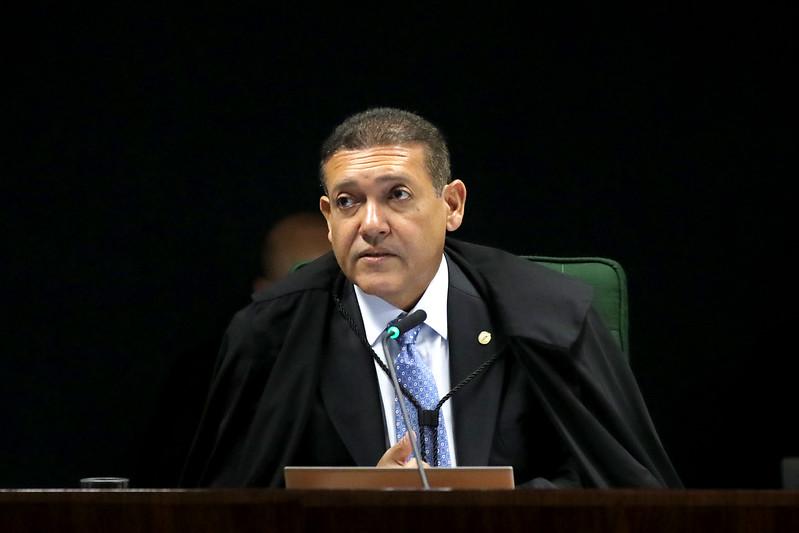 Nunes Marques suspende julgamento que ameaça vagas de deputados